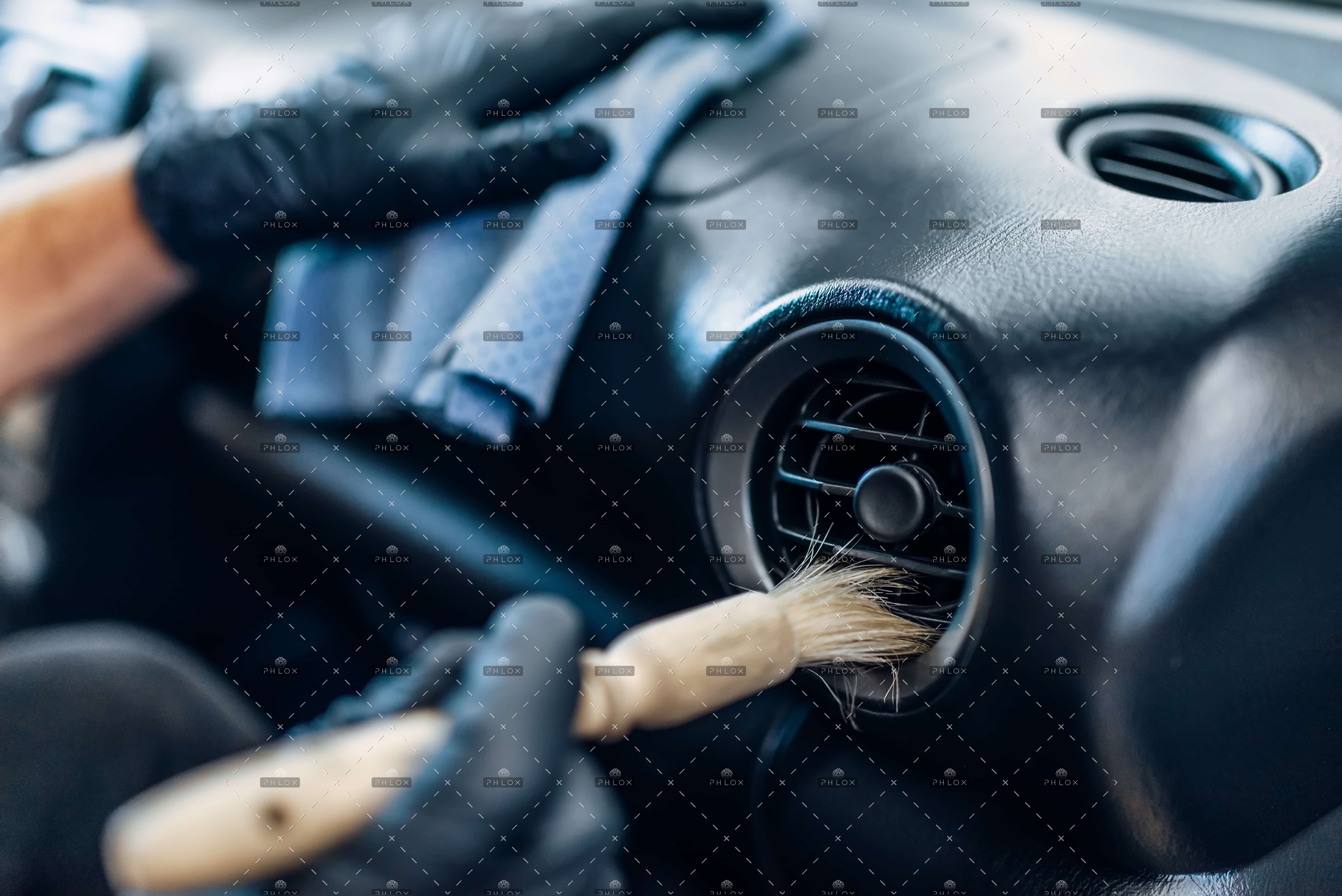 Read more about the article A Cleaner Car In Just 5 Minutes | Autoblog Details
